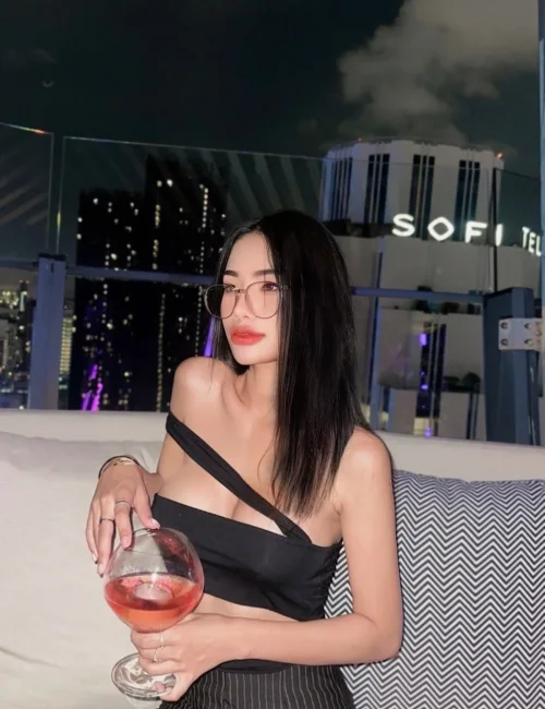 Pingping photo 5, asian, slim, black hair, 160 cm, 40 kg, Medium bust, Hong Kong
