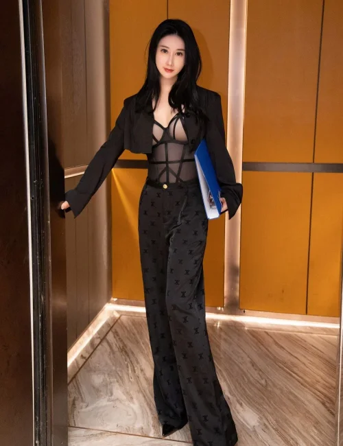 Jenny photo 3, asian, slim, black hair, 169 cm, 49 kg, Large bust, Hong Kong
