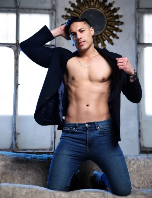 Luciano photo 9, asian, average, black hair, 183 cm, 77 kg, Hong Kong
