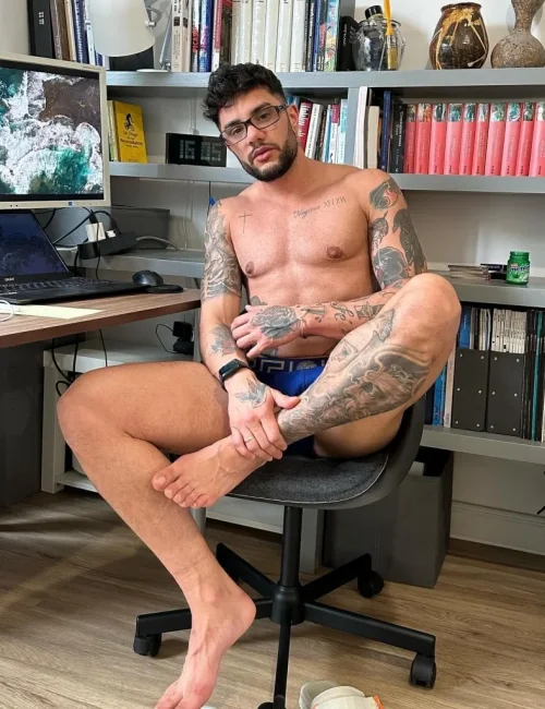 Tristan photo 8, european, average, black hair, 175 cm, 72 kg, Hong Kong
