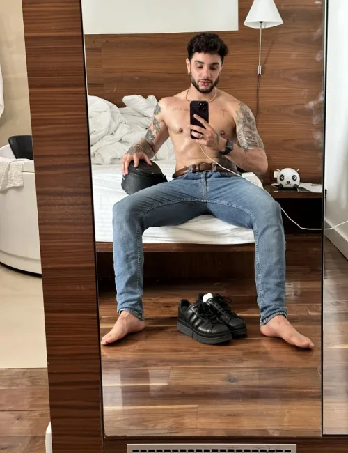 Tristan photo 9, european, average, black hair, 175 cm, 72 kg, Hong Kong
