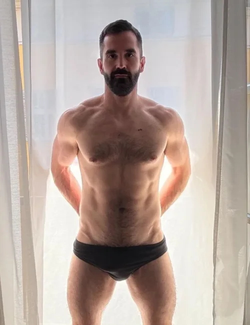 Bernard photo 7, european, average, black hair, 180 cm, 79 kg, Hong Kong