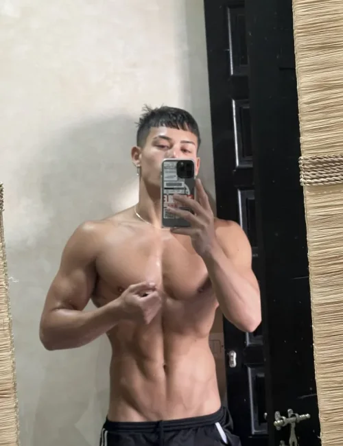 Axl photo 13, asian, average, black hair, 170 cm, 72 kg, Hong Kong