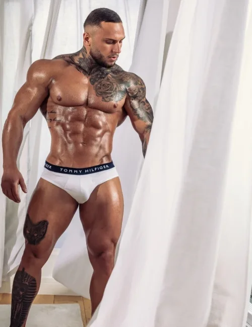 Vaughn photo 38, asian, busty, brunette, 173 cm, 100 kg, Hong Kong