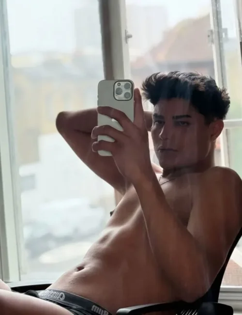Calvin photo 2, asian, average, black hair, 185 cm, 83 kg, Hong Kong