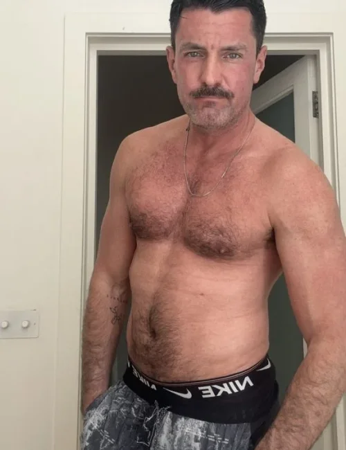 William photo 3, european, curvy, brunette, 188 cm, 95 kg, Hong Kong