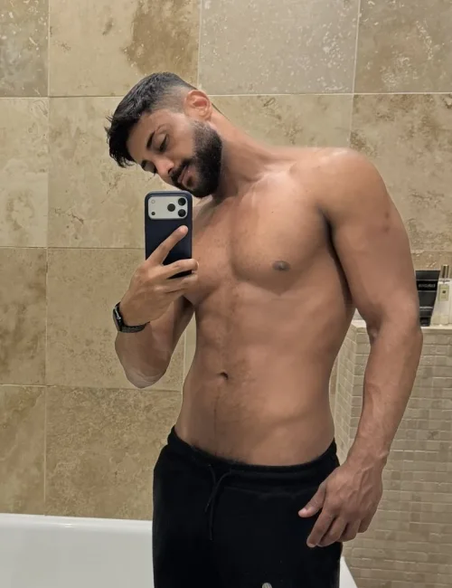 Wellington photo 1, european, curvy, black hair, 185 cm, 90 kg, Hong Kong