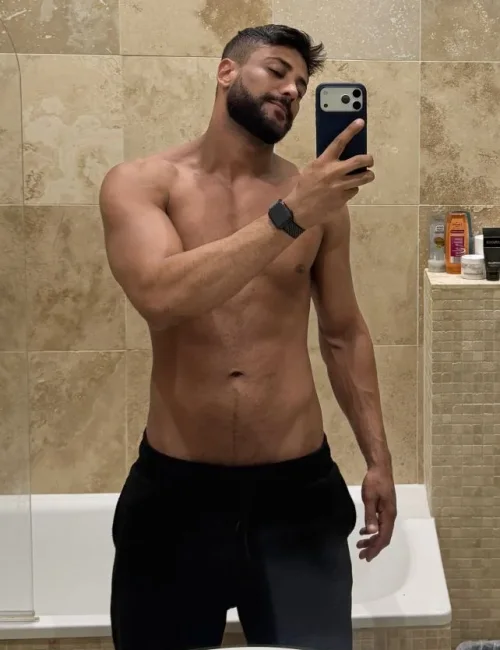Wellington photo 2, european, curvy, black hair, 185 cm, 90 kg, Hong Kong