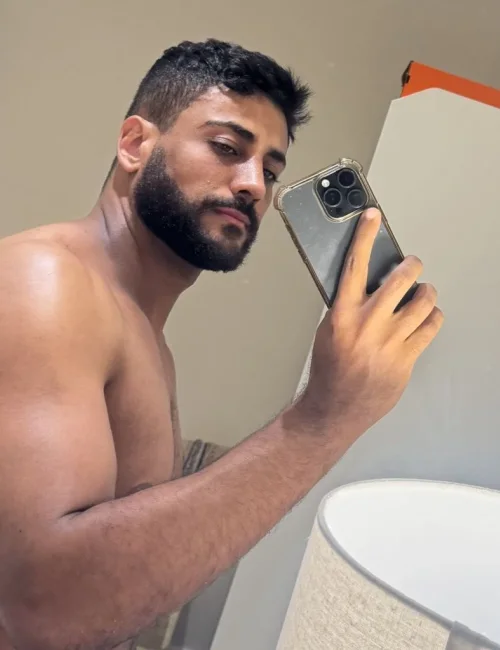 Wellington photo 4, european, curvy, black hair, 185 cm, 90 kg, Hong Kong