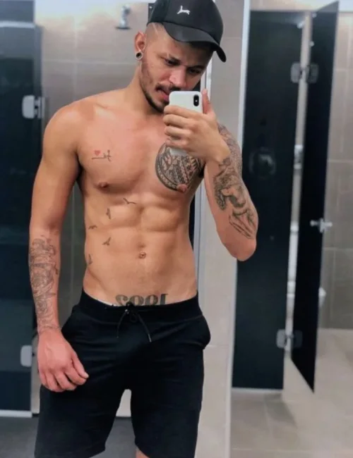 Vini Lee photo 15, asian, curvy, blonde hair, 185 cm, 86 kg, Hong Kong
