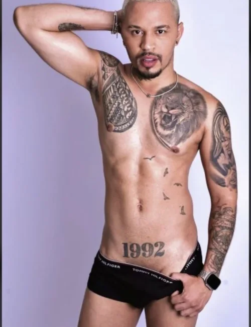 Vini Lee photo 9, asian, curvy, blonde hair, 185 cm, 86 kg, Hong Kong