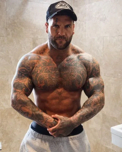 Titan photo 1, european, busty, brunette, 178 cm, 100 kg, Hong Kong
