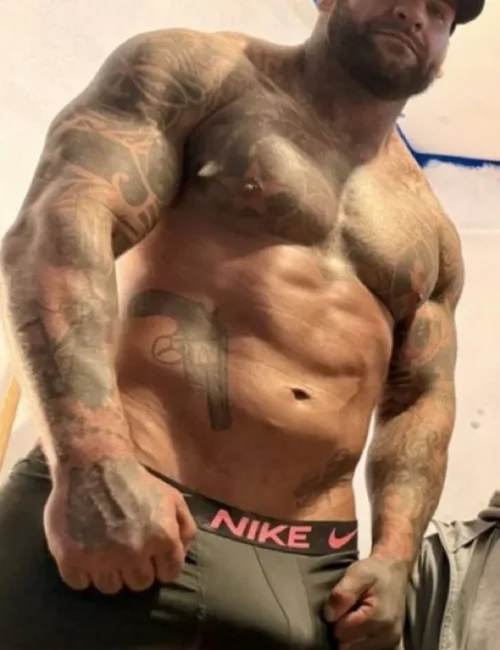 Titan photo 10, european, busty, brunette, 178 cm, 100 kg, Hong Kong