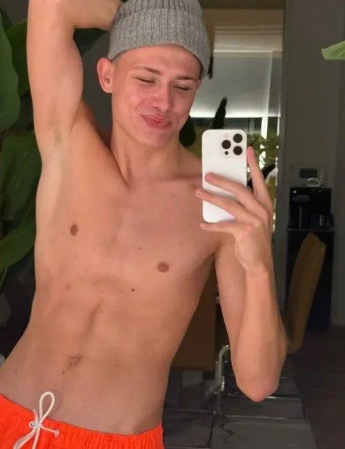 Tyler photo 11, asian, athletic, brunette, 185 cm, 68 kg, Hong Kong