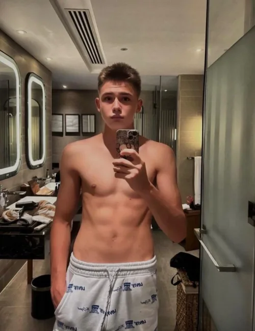 Tyler photo 9, asian, athletic, brunette, 185 cm, 68 kg, Hong Kong