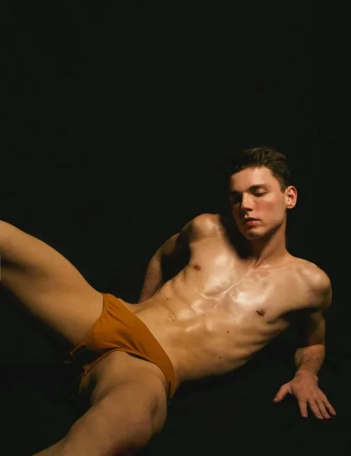 Cassius photo 11, european, slim, brunette, 183 cm, 61 kg, Hong Kong