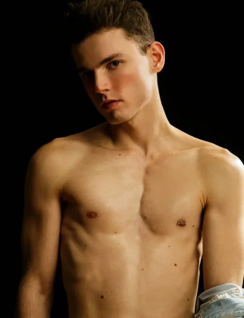 Cassius photo 15, european, slim, brunette, 183 cm, 61 kg, Hong Kong