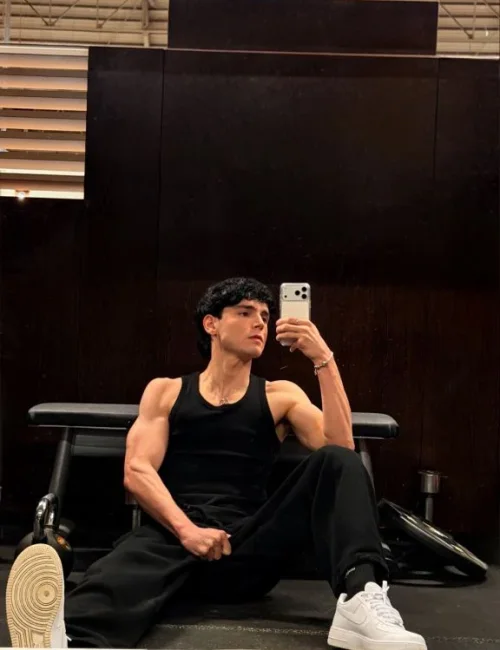 Cassius photo 4, european, slim, brunette, 183 cm, 61 kg, Hong Kong