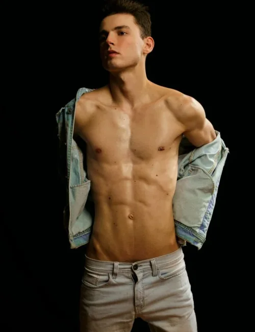 Cassius photo 8, european, slim, brunette, 183 cm, 61 kg, Hong Kong