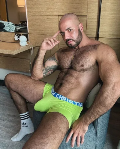 Sultan photo 1, european, curvy, brunette, 188 cm, 93 kg, Hong Kong