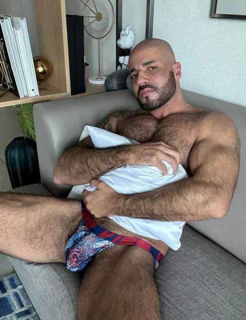 Sultan photo 13, european, curvy, brunette, 188 cm, 93 kg, Hong Kong