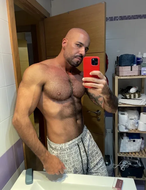 Sultan photo 14, european, curvy, brunette, 188 cm, 93 kg, Hong Kong