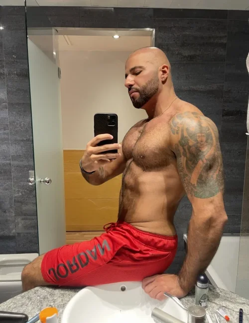 Sultan photo 25, european, curvy, brunette, 188 cm, 93 kg, Hong Kong