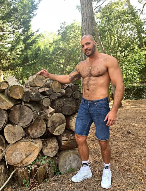 Sultan photo 60, european, curvy, brunette, 188 cm, 93 kg, Hong Kong