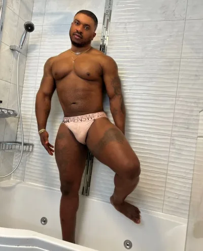 Andres photo 1, ebony, busty, black hair, 188 cm, 120 kg, Hong Kong