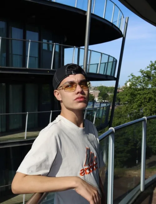 Cedric photo 3, european, athletic, black hair, 175 cm, 65 kg, Hong Kong
