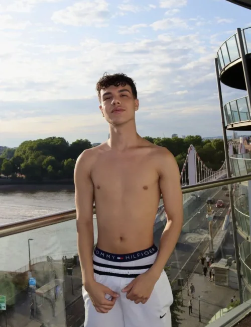 Cedric photo 4, european, athletic, black hair, 175 cm, 65 kg, Hong Kong