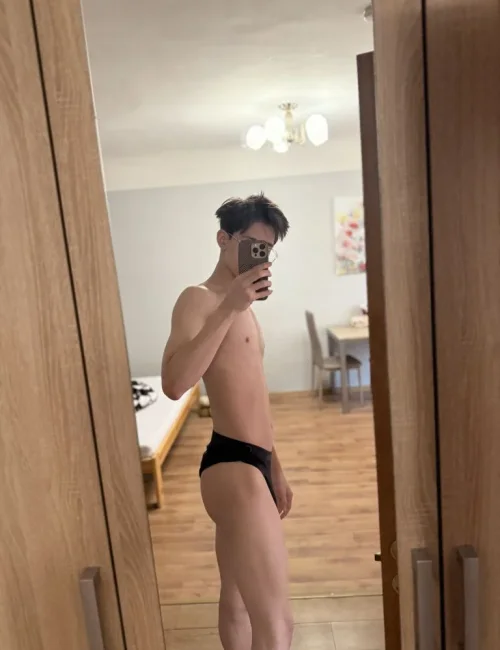 Votchel photo 4, asian, slim, black hair, 185 cm, 63 kg, Hong Kong