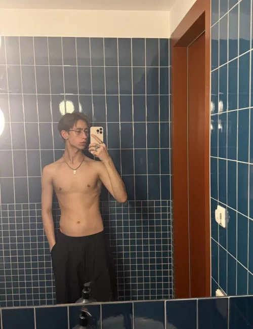 Votchel photo 8, asian, slim, black hair, 185 cm, 63 kg, Hong Kong