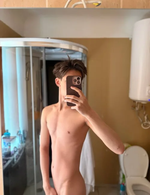 Votchel photo 9, asian, slim, black hair, 185 cm, 63 kg, Hong Kong
