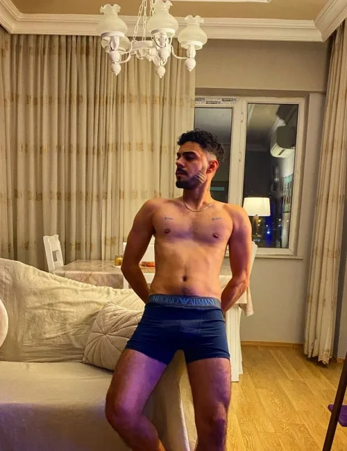 Erdem photo 11, european, average, black hair, 178 cm, 74 kg, Hong Kong