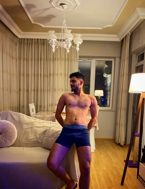 Erdem photo 12, european, average, black hair, 178 cm, 74 kg, Hong Kong