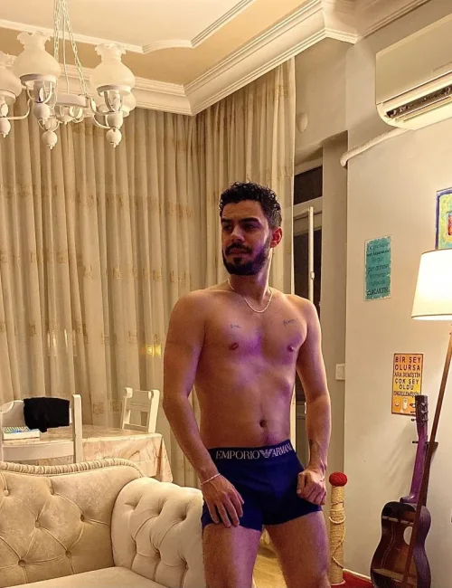 Erdem photo 15, european, average, black hair, 178 cm, 74 kg, Hong Kong