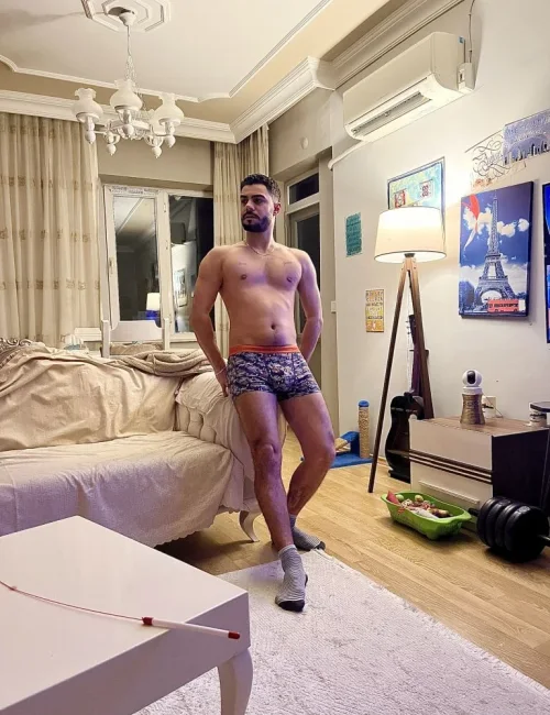 Erdem photo 4, european, average, black hair, 178 cm, 74 kg, Hong Kong