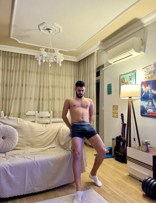 Erdem photo 5, european, average, black hair, 178 cm, 74 kg, Hong Kong