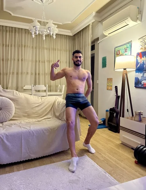 Erdem photo 6, european, average, black hair, 178 cm, 74 kg, Hong Kong