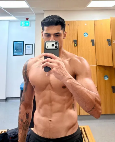Liam photo 1, asian, average, black hair, 183 cm, 74 kg, Hong Kong