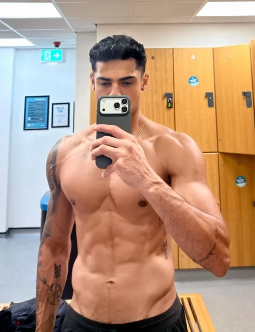 Liam photo 1, asian, average, black hair, 183 cm, 74 kg, Hong Kong