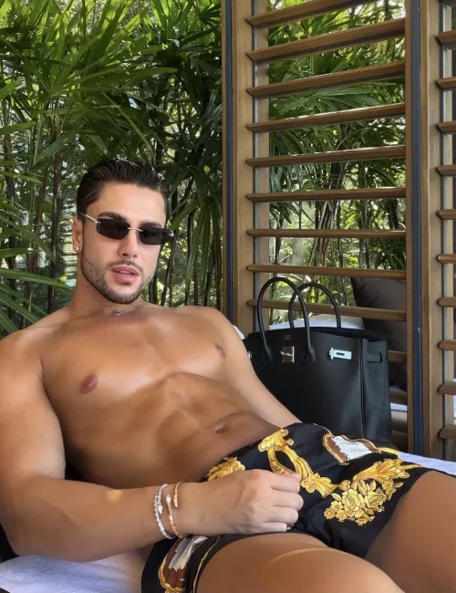 Xavier photo 3, european, average, black hair, 185 cm, 81 kg, Hong Kong