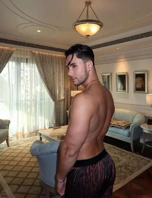 Xavier photo 4, european, average, black hair, 185 cm, 81 kg, Hong Kong