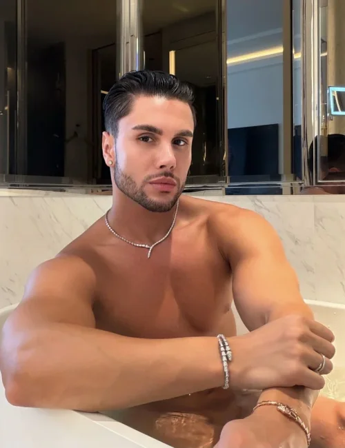 Xavier photo 5, european, average, black hair, 185 cm, 81 kg, Hong Kong