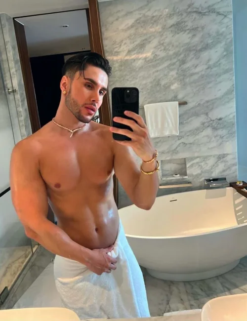 Xavier photo 6, european, average, black hair, 185 cm, 81 kg, Hong Kong