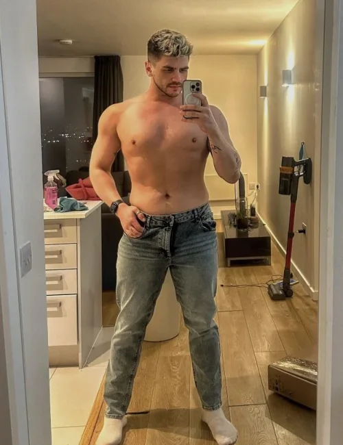 Alberto photo 18, european, curvy, blonde hair, 185 cm, 90 kg, Hong Kong