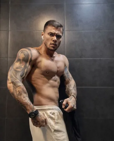 Tomas photo 1, ebony, busty, brunette, 180 cm, 95 kg, Hong Kong