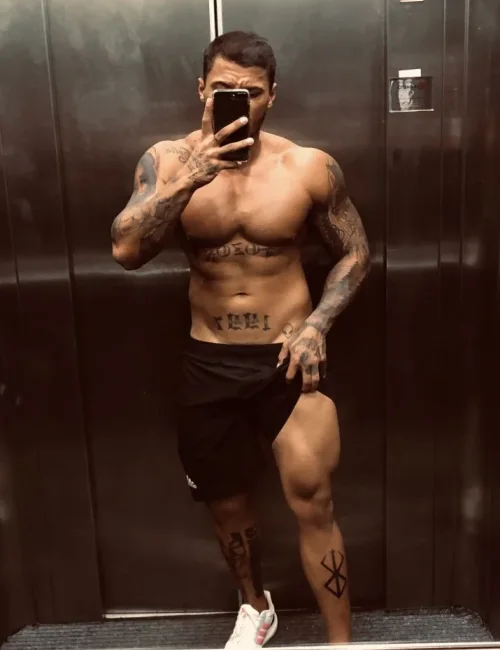 Tomas photo 5, ebony, busty, brunette, 180 cm, 95 kg, Hong Kong