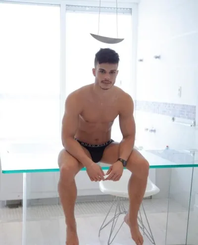 Vitinho photo 1, asian, average, black hair, 173 cm, 70 kg, Hong Kong